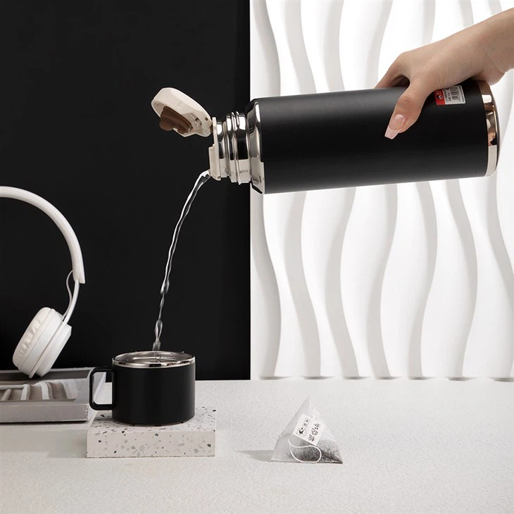 stainless steel water bottle with sports cap